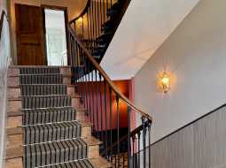 Vaste Demeure de Village du XVIII avec 9 Chambres, Piscine au Sel & Vue Pyrénées