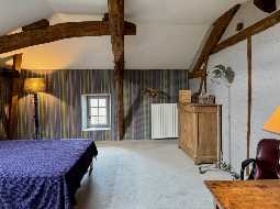 Vaste Demeure de Village du XVIII avec 9 Chambres, Piscine au Sel & Vue Pyrénées