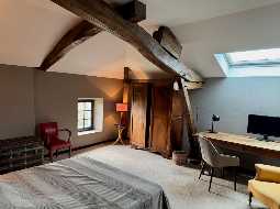 Vaste Demeure de Village du XVIII avec 9 Chambres, Piscine au Sel & Vue Pyrénées