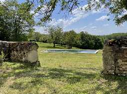 Vaste Demeure de Village du XVIII avec 9 Chambres, Piscine au Sel & Vue Pyrénées