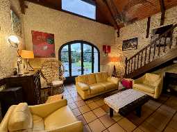 Fermette Béarnaise avec Grange Aménagée, Piscine et Vue Pyrénées, proche de Pau