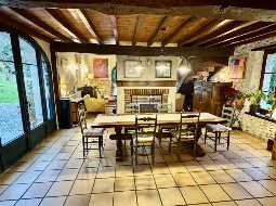 Fermette Béarnaise avec Grange Aménagée, Piscine et Vue Pyrénées, proche de Pau