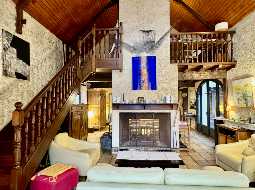 Fermette Béarnaise avec Grange Aménagée, Piscine et Vue Pyrénées, proche de Pau