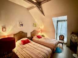 Fermette Béarnaise avec Grange Aménagée, Piscine et Vue Pyrénées, proche de Pau