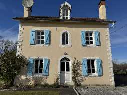 VENDU MEUBLÉ. Charmant Maison de Village avec 5 Chambres et une Piscine