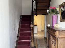 VENDU MEUBLÉ. Charmant Maison de Village avec 5 Chambres et une Piscine