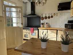 VENDU MEUBLÉ. Charmant Maison de Village avec 5 Chambres et une Piscine