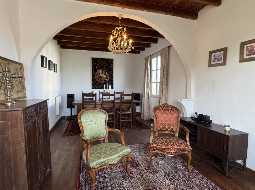 VENDU MEUBLÉ. Charmant Maison de Village avec 5 Chambres et une Piscine