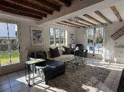 VENDU MEUBLÉ. Charmant Maison de Village avec 5 Chambres et une Piscine