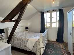 VENDU MEUBLÉ. Charmant Maison de Village avec 5 Chambres et une Piscine