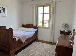 VENDU MEUBLÉ. Charmant Maison de Village avec 5 Chambres et une Piscine