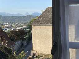 Rare, propriété authentique du XIVe siècle avec jardin et vues Pyrénées