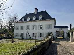 Demeure de Village de Caractère avec accès direct à la Rivière