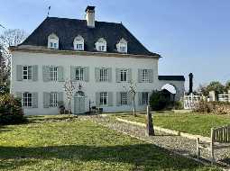 Demeure de Village de Caractère avec accès direct à la Rivière