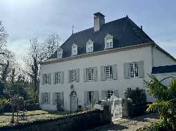 Demeure de Village de Caractère avec accès direct à la Rivière