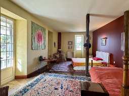 Demeure de Village de Caractère avec accès direct à la Rivière