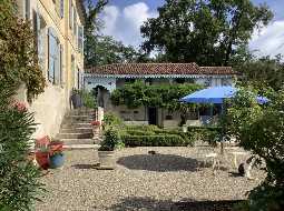 Authentique Château du XVIIème avec Chambres d'Hôtes, Gite et Granges