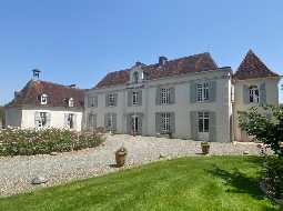 Elégant château, typiquement français, avec 7,78 hectares