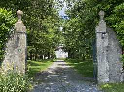 Elégant château, typiquement français, avec 7,78 hectares