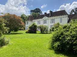 Elégant château, typiquement français, avec 7,78 hectares