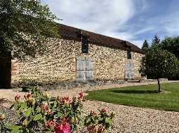 Elégant château, typiquement français, avec 7,78 hectares