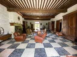 Une résidence de campagne du XVIIème à restaurer, au cœur des vignobles du Madiran