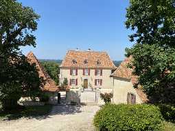 Ensemble Immobilier : Maison de Maître ; Bureaux Indépendants ; Maison d’Amis ; Écuries & Manège sur