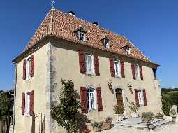 Ensemble Immobilier : Maison de Maître ; Bureaux Indépendants ; Maison d’Amis ; Écuries & Manège sur