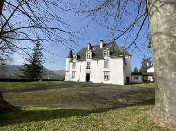 Magnificent Historic Chateau with 2 Gîtes, Barn & 8 Hectares : Foothills of Pyrenees Mountains