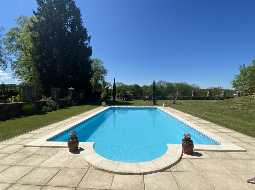 An Immaculately Presented Maison de Maitre Set In A Walled Park With Pool And Barn