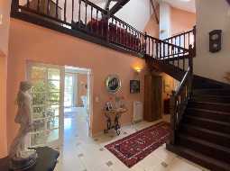 Bearnaise Hilltop Property in an Acre of Private Gardens with Swimming Pool and Mountain Views