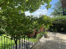 Bearnaise Hilltop Property in an Acre of Private Gardens with Swimming Pool and Mountain Views