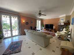 Bearnaise Hilltop Property in an Acre of Private Gardens with Swimming Pool and Mountain Views