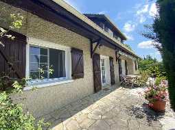 Bearnaise Hilltop Property in an Acre of Private Gardens with Swimming Pool and Mountain Views