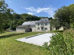 A Picture Perfect Farm Ensemble With Spectacular Pyrenean Views and Swimming Pool