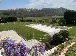 Ravissante propriété du XVIIIe avec cour intérieure, maison d'amis, grange & piscine chauffée