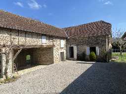 Ravissante propriété du XVIIIe avec cour intérieure, maison d'amis, grange & piscine chauffée