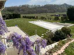 Ravissante propriété du XVIIIe avec cour intérieure, maison d'amis, grange & piscine chauffée
