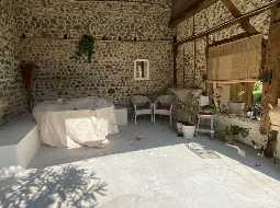 Ravissante propriété du XVIIIe avec cour intérieure, maison d'amis, grange & piscine chauffée