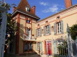 Charmante Demeure de Village Vendue meublée avec Gîte & Piscine remarquables