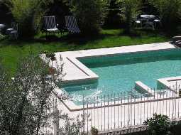 Charmante Demeure de Village Vendue meublée avec Gîte & Piscine remarquables