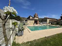 Graceful Belle Epoque Property, packed with period features. Gîte, Mosaic Pool + Jacuzzi