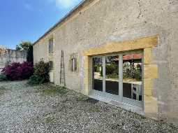 Charmante Demeure de Village Vendue meublée avec Gîte & Piscine remarquables