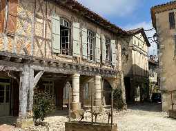 Magnifique Hôtel Particulier de 14eme au cœur d'une des plus belles bastides Landaise 