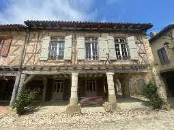 Magnifique Hôtel Particulier de 14eme au cœur d'une des plus belles bastides Landaise 