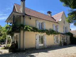Magnifique Propriété Sur 7,623m2 de Parc Privé à Proximité d’un Village Touristique