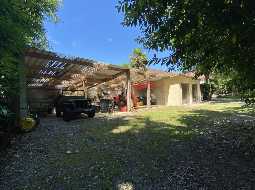 Magnifique Propriété Sur 7,623m2 de Parc Privé à Proximité d’un Village Touristique