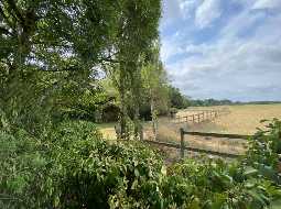 Propriété Equestre avec 12 HA dont 10 HA de Prairie plate, Dépendances Impressionnantes