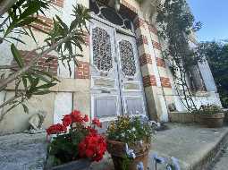 Pretty Maison Bourgoise with Walled Garden and Carriage House