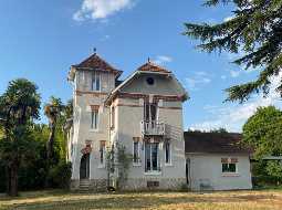 Delightful Turn Key Property, Heart of Saint Sever, Generous Gardens, Just 1hr to Ocean